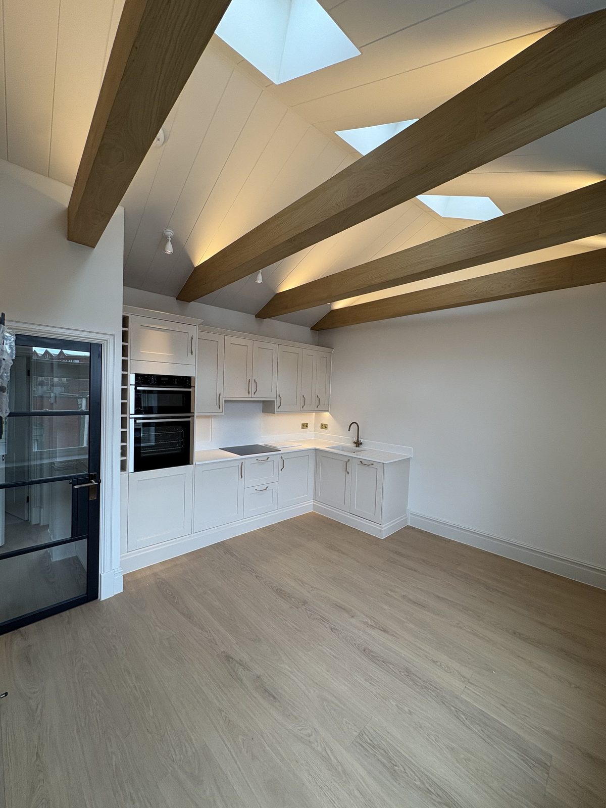 Kitchen extension with feature lighting by CUBE Electrical Bath